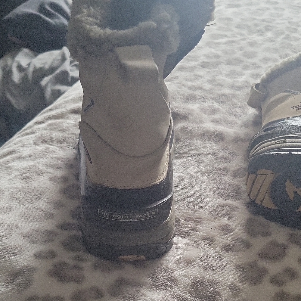 The North Face Beige and Black Snow Boots - Picture 3 of 7